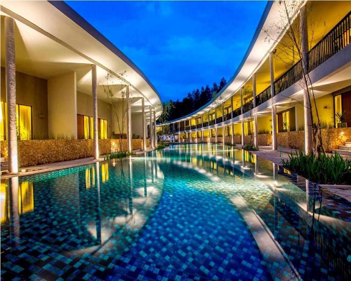 Hotel Neo+ Green Savana Sentul City Bogor Zewnętrze zdjęcie