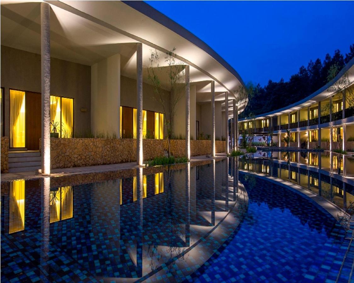 Hotel Neo+ Green Savana Sentul City Bogor Zewnętrze zdjęcie