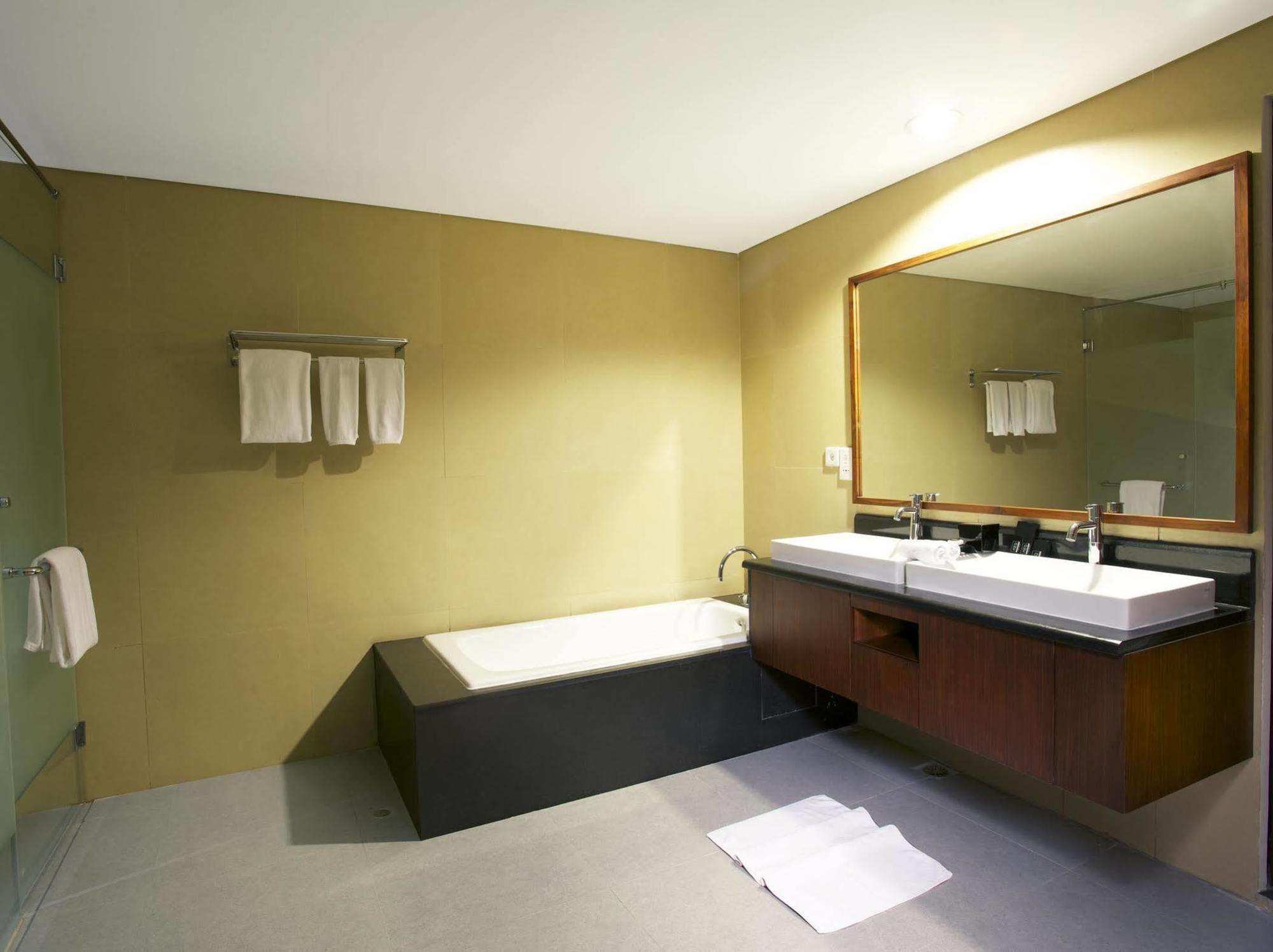 Hotel Neo+ Green Savana Sentul City Bogor Zewnętrze zdjęcie